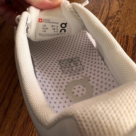 On Cloud Women's Shoes White Sand Size: 7.5 - Picture 2 of 5